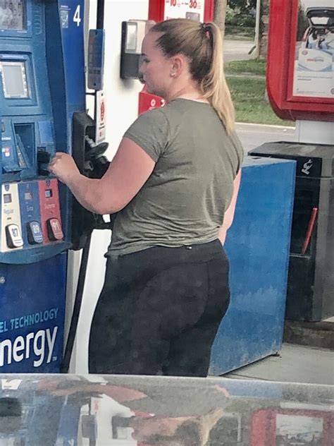 Blonde PAWG At Gas Station Spandex Leggings Yoga Pants Forum