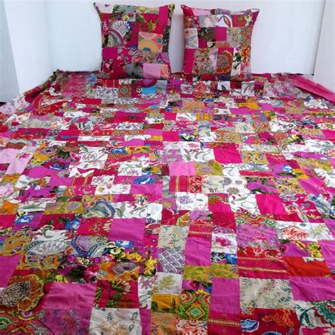 Et là cela peut vite devenir un véritable. Dessus de lit, plaid, tenture en patchwork de coton rose ...