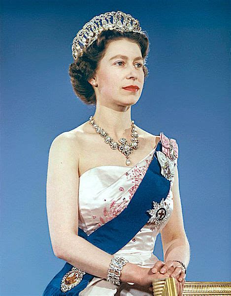 Queen mary by unknown photographer, for keystone press agency ltd 12. formal-portrait-Queen-Elizabeth-II-1959 | Education