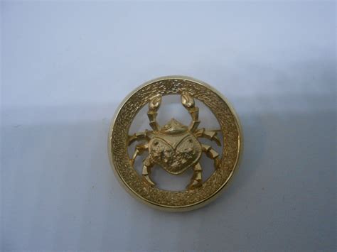 Vintage Trifari Cancer Zodiac Astrological Sign Pin Brooch Jewelry Gold