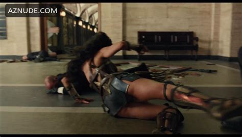 Gal Gadot Sexy Snapshots From Justice League Trailer Aznude