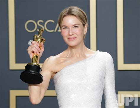 Photo Renée Zellweger Wins An Oscar At The 92nd Annual Academy Awards