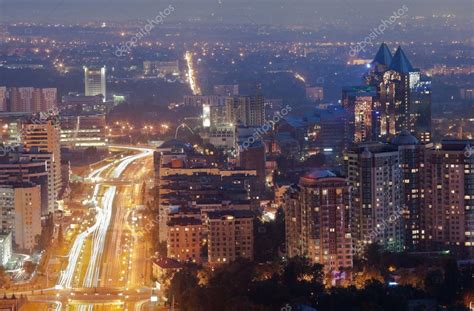 Ночной город Алматы — Стоковое фото © Petunyia #77212041