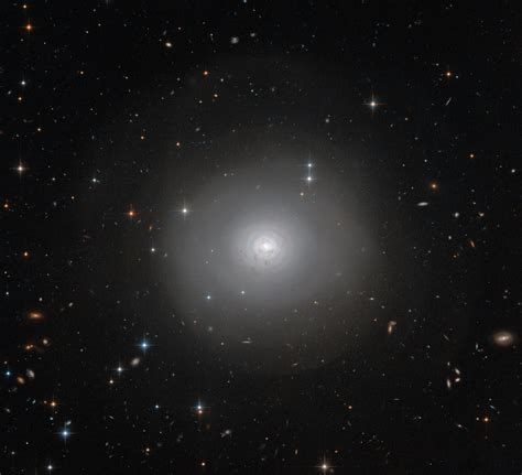 Hubble Views Lenticular Galaxy Pgc 10922