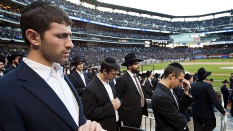 Ultra Orthodox Jews Hold Rally On Internet At Citi Field The New York