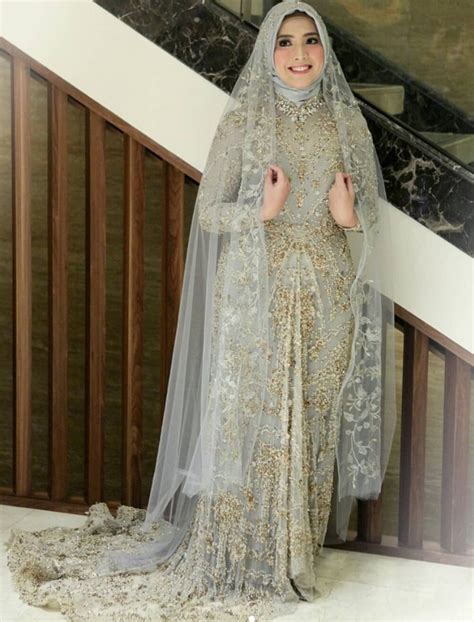 Acara yang berlangsung khidmat itu dihadiri oleh keluarga besar dan kerabat. Model Baju Brokat Untuk Lamaran / Set Kebaya Brokat Tunic ...