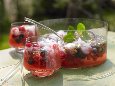 Beeren- Bowle mit Tonic und Sekt Rezept