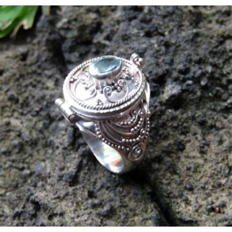 We did not find results for: Cincin perak motif ukiran bali batu tiger eye 100130 - Ku Ka
