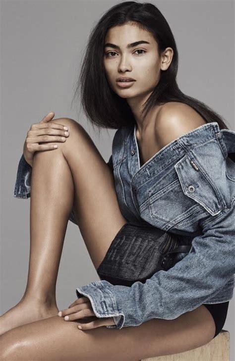 Aussie Victorias Secret Model Kelly Gale Goes Make Up Free For Her