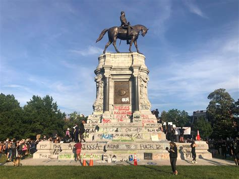 Virginia Temporarily Blocked From Removing Robert E Lee Monument
