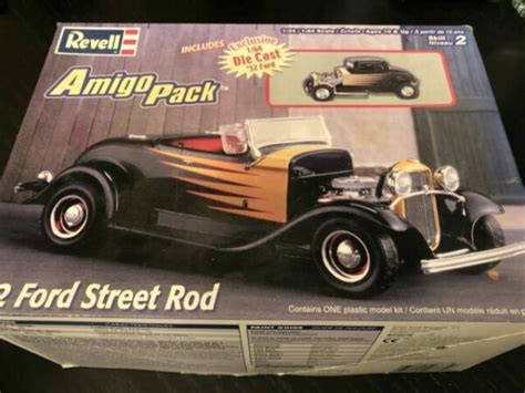 1 24 Revell 32 Ford Street Rod W1 64 Diecast Hotrod Amigo Pack
