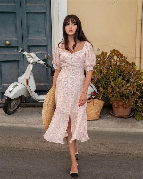 7 Inspirasi Summer Dress Yang Chic Ala Parisian Style