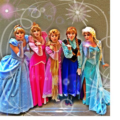 Cinderella Aurora Rapunzel Anna And Elsa I Like How The Old Princesses Are Put With The New