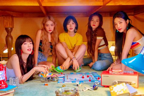 Aesthetic red velvet desktop wallpaper. red velvet desktop | Tumblr