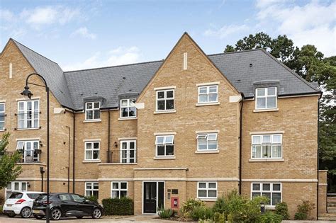 2 Bed Flat For Sale In Queenswood Crescent Englefield Green Egham