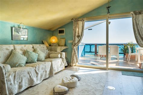 Appartamenti gelsomino di spinetti mauro situati a marina di campo, gli appartamenti gelsomino offrono sistemazioni con area salotto e tv a schermo piatto. Appartamenti Villa Emanuela Marina di Campo Isola d'Elba