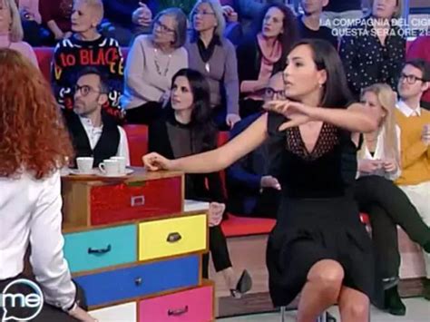 vieni da me terrore in diretta per caterina balivo una donna collassa trasmissione interrotta