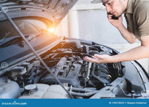 Mechanical Fixing Car At Home Repairing Service Advice By Mobile Phone