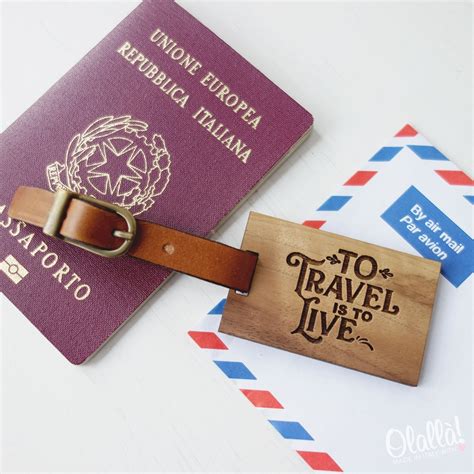 Tag Da Viaggio In Legno Personalizzato To Travel Is To Live Idea