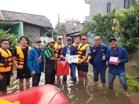 Cepat Tanggap Bencana Banjir Bri Salurkan Bantuan Ke Warga Tangerang