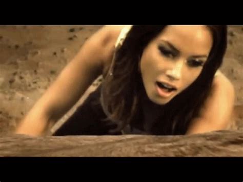 Alicia Keys In Doesnt Mean Anything Music Video Alicia Keys Fan