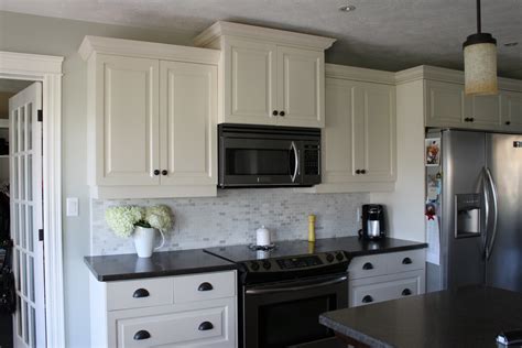 This is my dream top cabinets white bottom cabinets grayish. modern jane: A Glimpse Into Julie's Home.