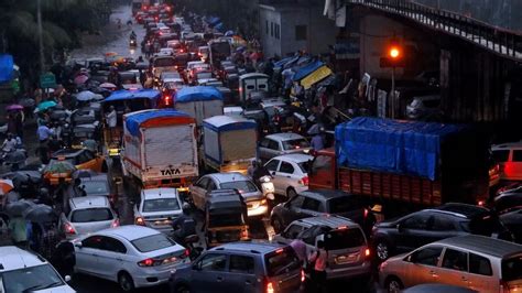 India Tackles Noise Pollution With Traffic Lights That Stay Red If