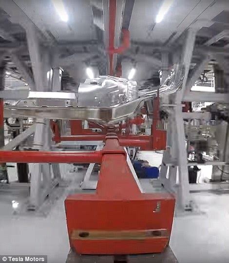Tesla S Robo Factory Where Machines Put The ‘wings’ Onto Its Latest Model X Daily Mail Online