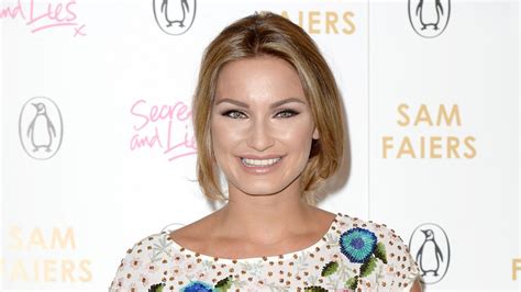 Sam Faiers Praised For Posting Personal Picture Breastfeeding Celebrity Hits Radio