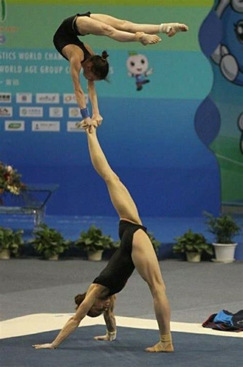 Пин от пользователя Mikko Tamko на доске Amazing acrobats Гимнастические позы Спорт
