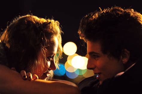 'Hot Summer Nights' Movie Review: Timothee Chalamet's Lukewarm Drama - Rolling Stone