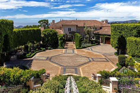 Hot Property Dodgers Mookie Betts Buys An Encino Mansion Los