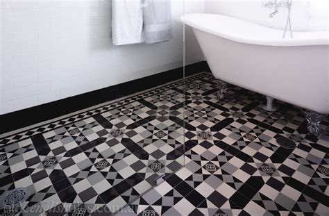 Newcastle Pattern With Norwood Border Olde English Tiles™