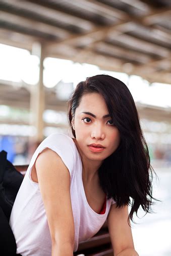 Filipina Transgender With Long Hair In Station Fotografie Stock E