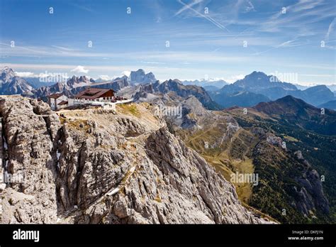 Rifugio Lagazuoi Berghütte Vor Berg Pelmo Und Civetta Gruppe Dolomiten