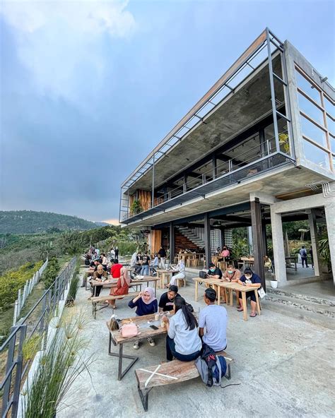 Review Cafe Concrete Batu Malang, Viewnya Keren! | AuroraXa