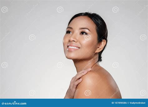 一名微笑的半赤裸亚裔妇女的秀丽画象 库存照片 图片 包括有 新鲜 构成 人员 自然 高雅 表面 107898586