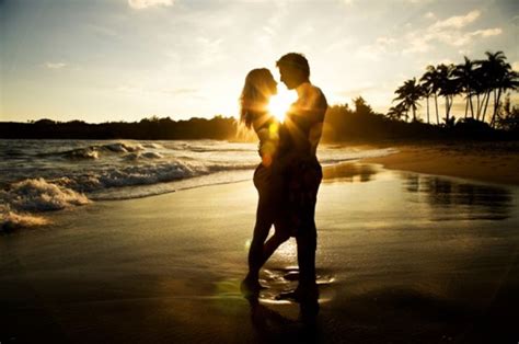 Love Couple Beach Kiss Kissing Hot Romantic Honeymoon Couples