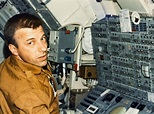 Paul Weitz dead: Nasa astronaut who commanded first space shuttle ...