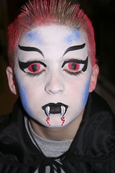 Vampire baby make-up Creepy Makeup, Halloween Makeup Scary, Face