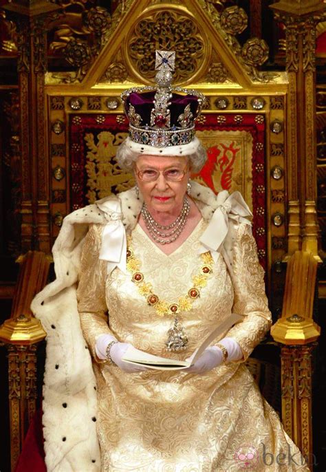 La Reina Isabel En La Apertura Del Parlamento En 2002 La Vida De La