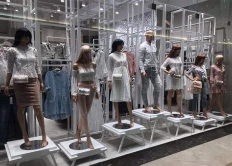 Whole Clothing Store Display Fixtures With Display Stands Racks