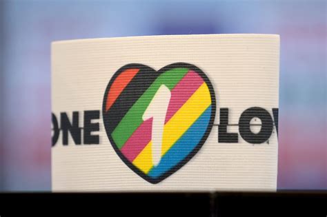 Onelove Armband U Turn Is A Reminder That Mens Football Will Not Stand