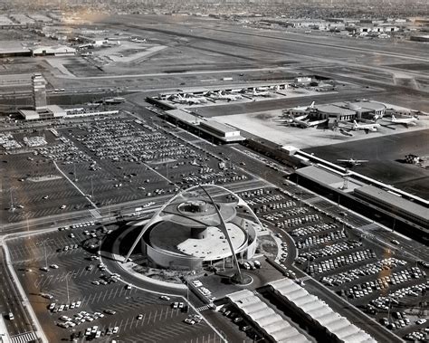 Lax In The 1960s Theme Building And United Airlines Terminal