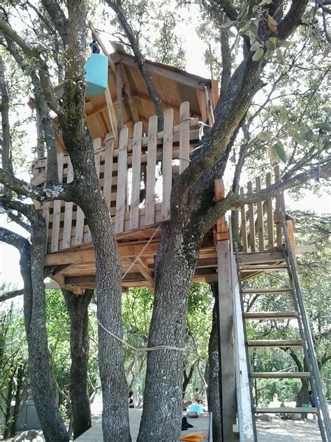 Start by marking casas en los árboles as want to read Supermanitas: Como construir cabaña sobre varios árboles