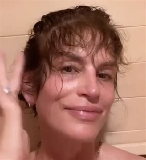 cindy crawford s stunningly natural selfies show that she is keeping it real bright side