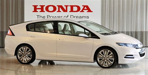 New Honda Hybrid Takes On Toyotas Prius The New York Times