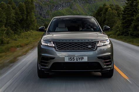 2018 Range Rover Velar Front View In Motion 03 Motor Trend En Español