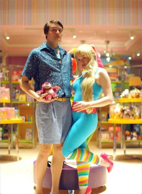 Barbie chelsea selber machen schnittmuster : 47 lustige selbstgemachte Faschingskostüme - Ideen für Groß und Klein | Barbie kostüme, Lustige ...