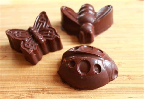 Silicone molds are used to give beautiful shapes to chocolate pieces. How to Make Peanut Butter Cups in Silicone Molds - An Easy Tutorial for Fun Shapes!